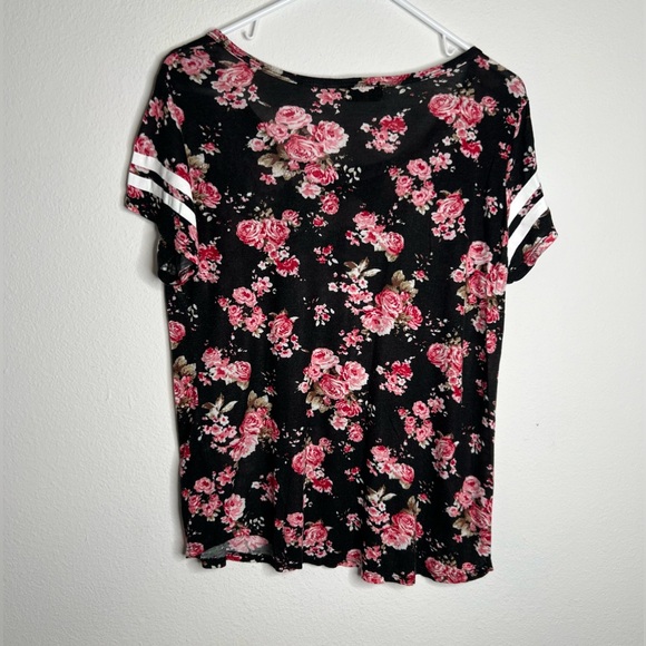 Free Kisses Top Womens Size XL Black Pink Floral Paris Short Sleeve T-shirt - Picture 2 of 4
